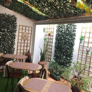 Pensión Merry's House, Lagos