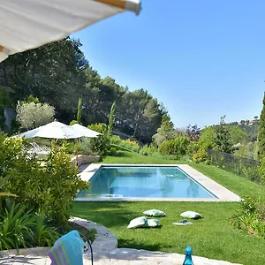 https://le-mas-du-perthus.fr-provencehotel.com